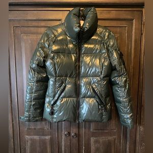 Women’s Sam puffer jacket size medium